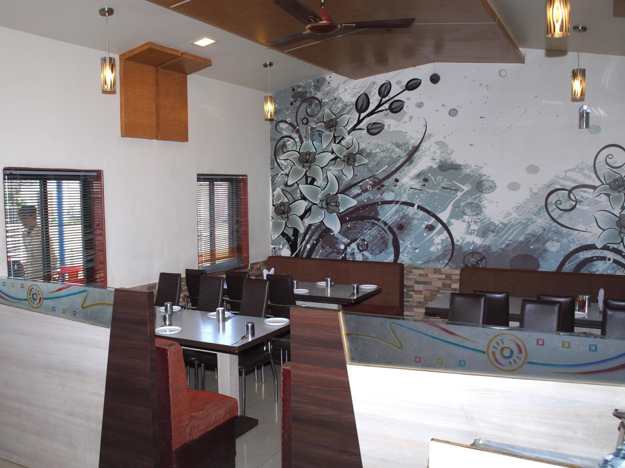 Hotel Oyo 14943 Shubh Suvidha Somnāth Esterno foto