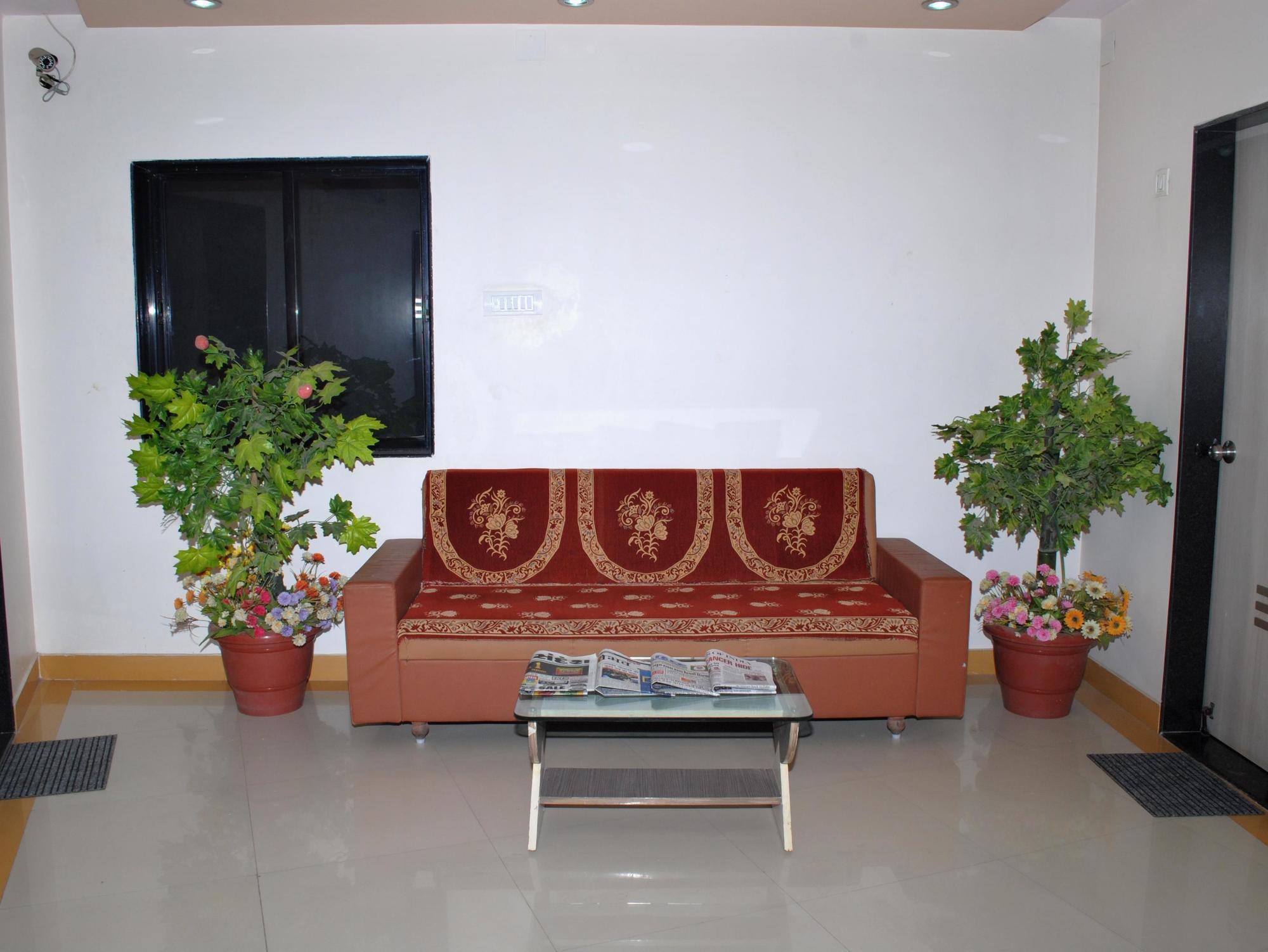 Hotel Oyo 14943 Shubh Suvidha Somnāth Esterno foto