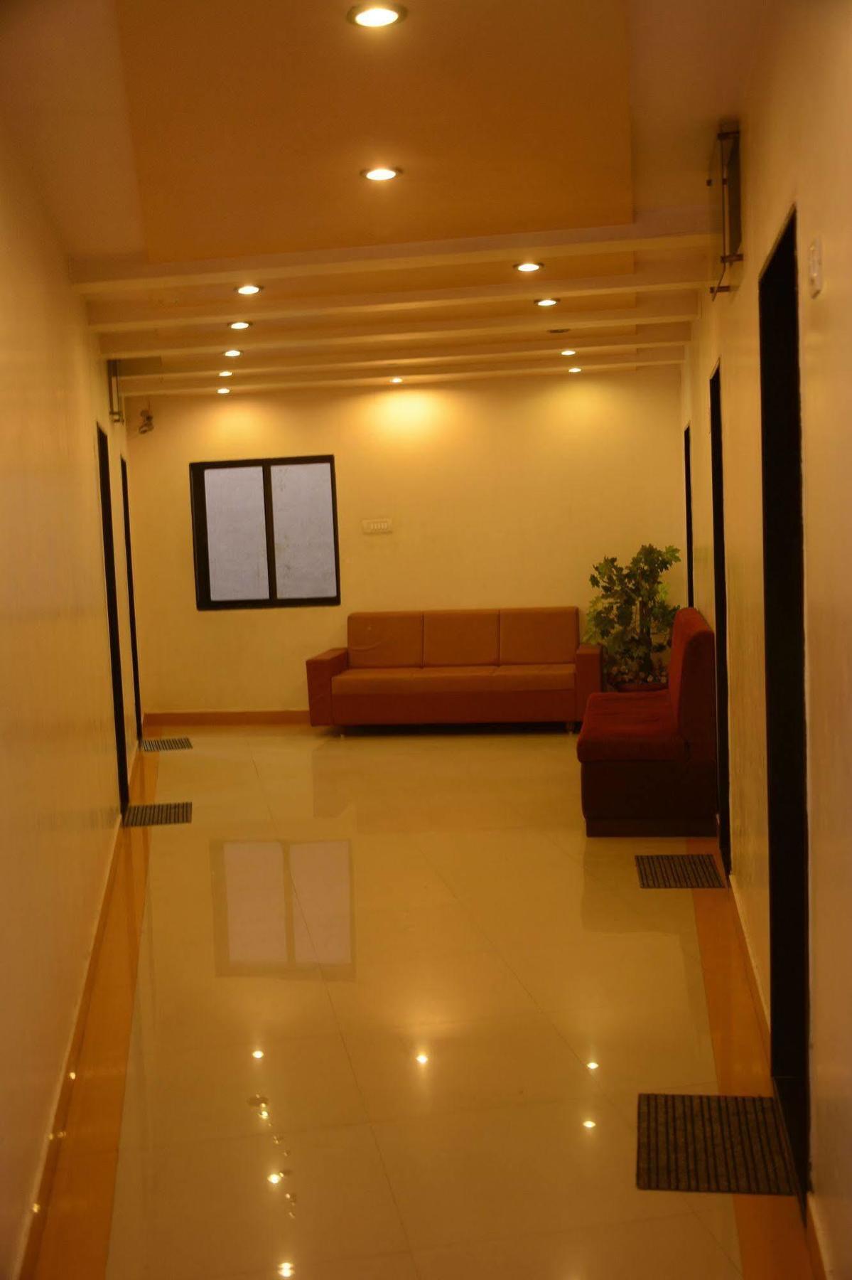 Hotel Oyo 14943 Shubh Suvidha Somnāth Esterno foto
