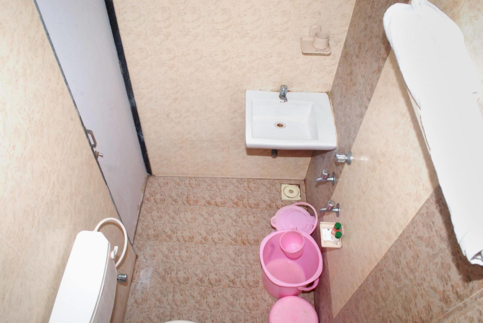 Hotel Oyo 14943 Shubh Suvidha Somnāth Esterno foto