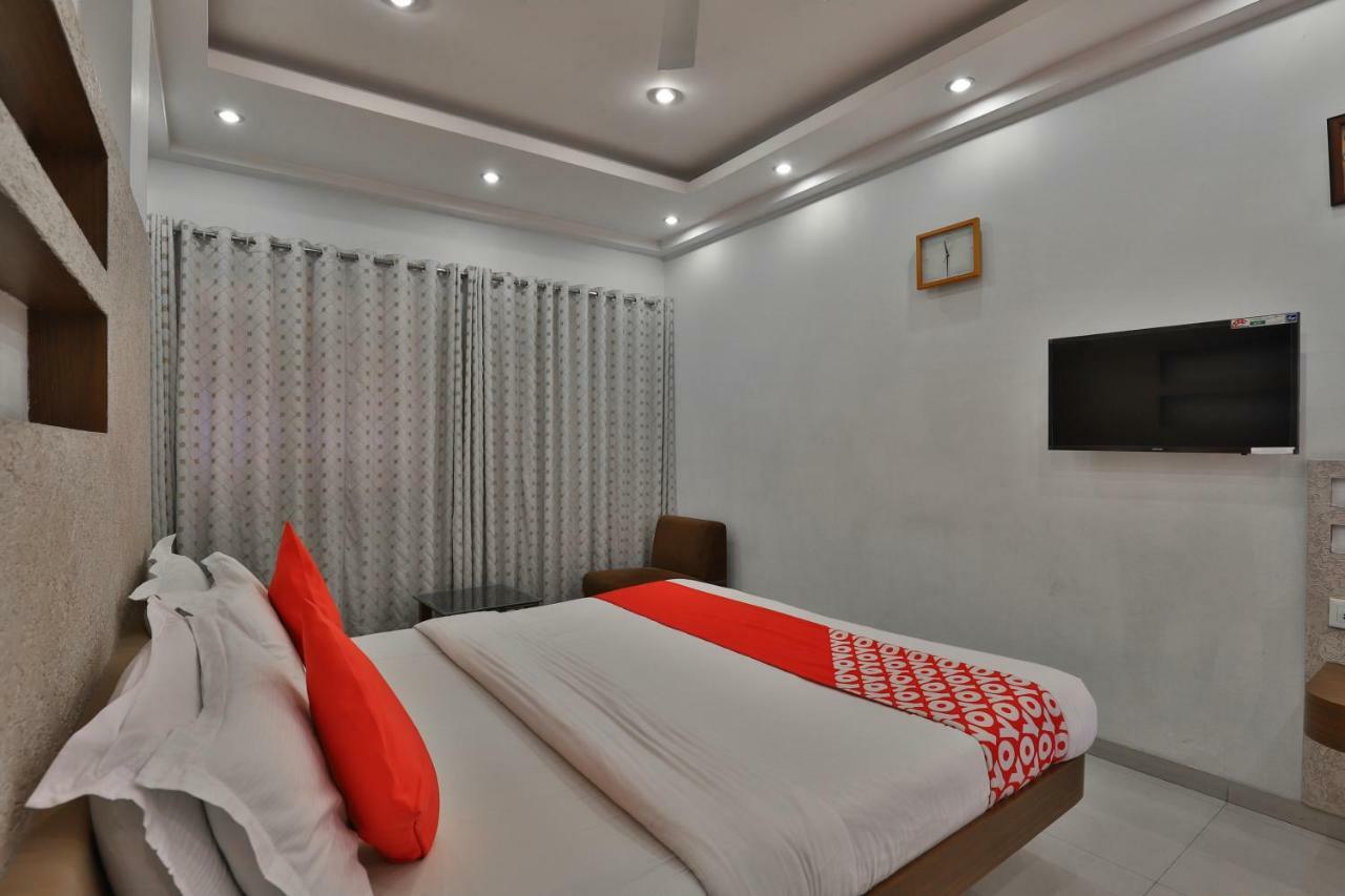 Hotel Oyo 14943 Shubh Suvidha Somnāth Esterno foto