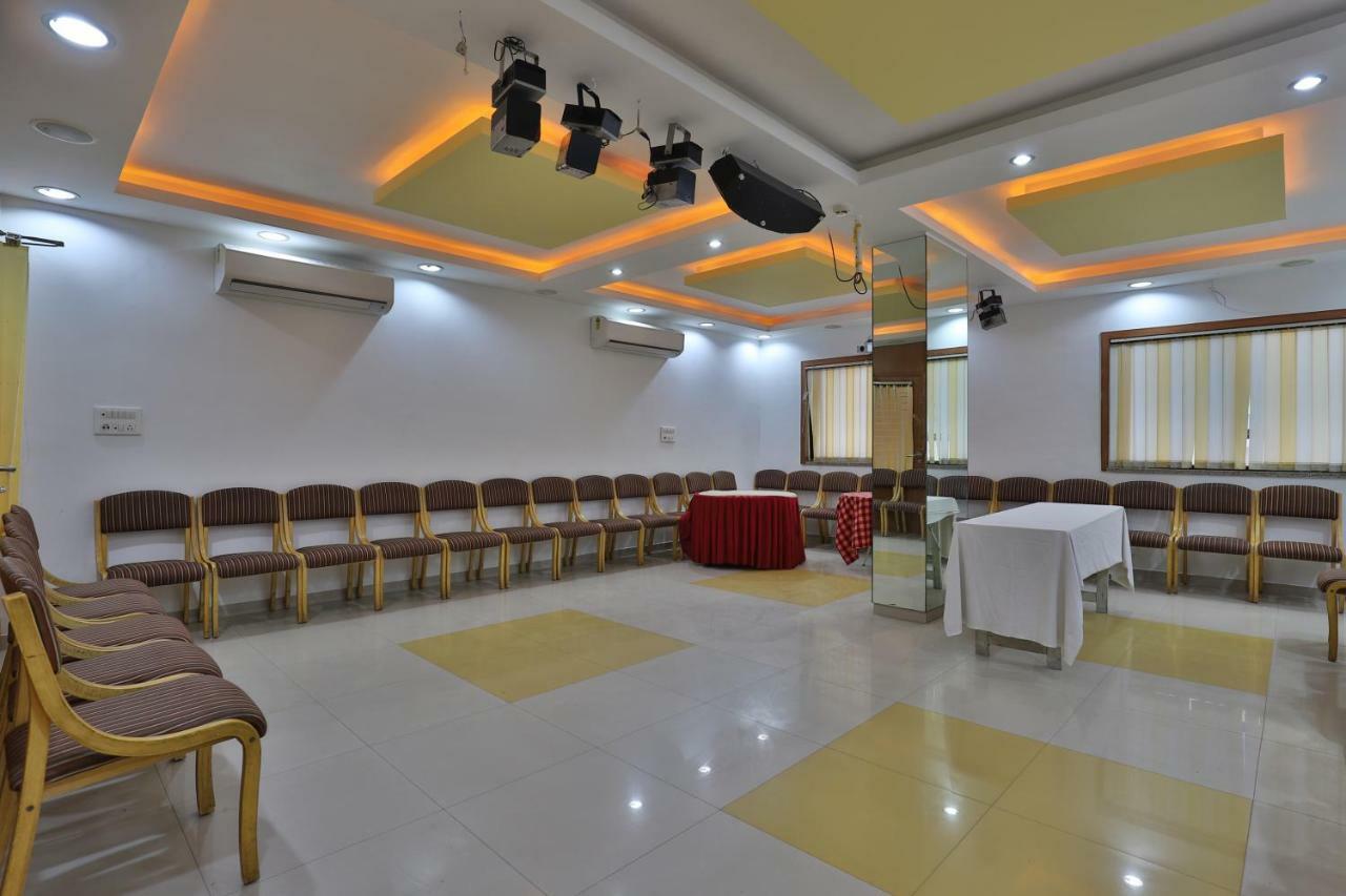 Hotel Oyo 14943 Shubh Suvidha Somnāth Esterno foto