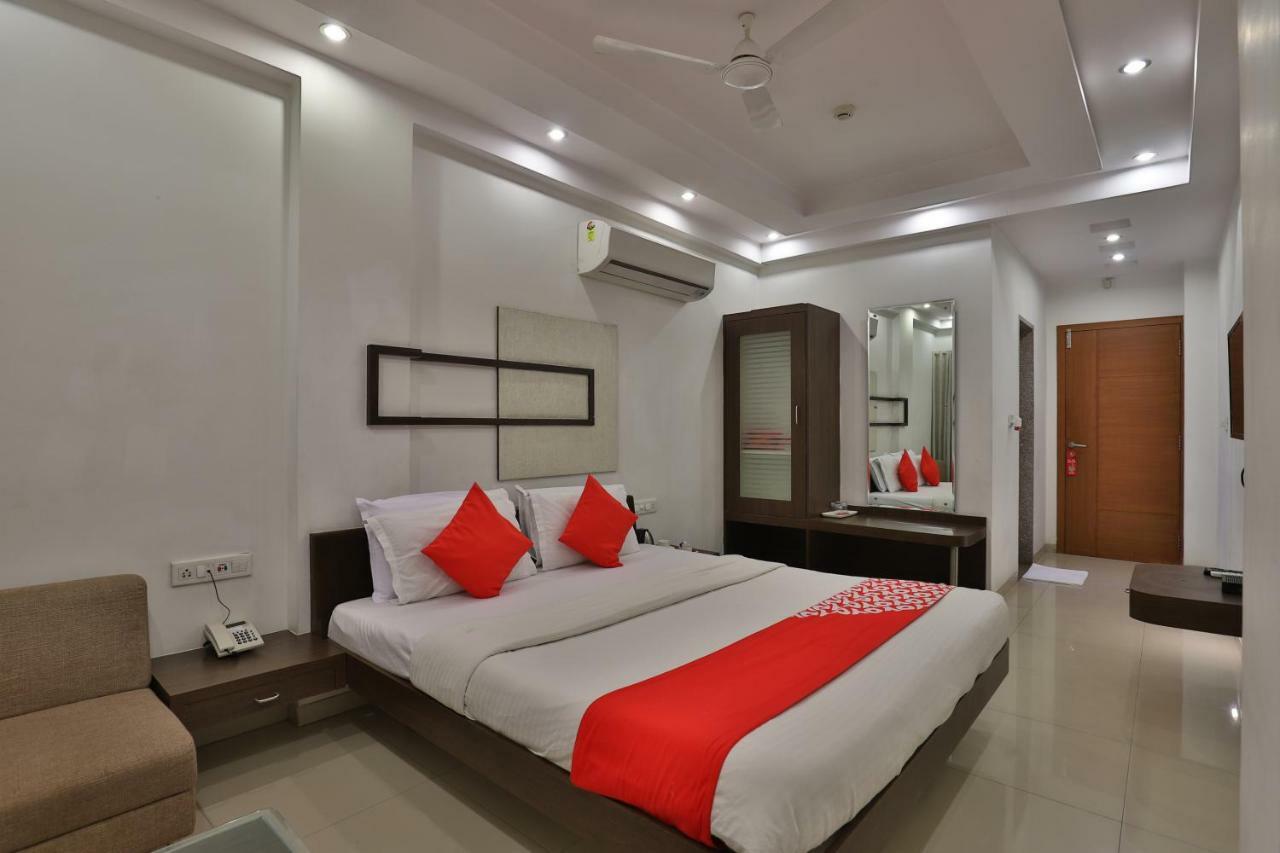 Hotel Oyo 14943 Shubh Suvidha Somnāth Esterno foto