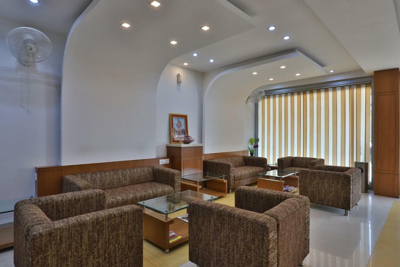 Hotel Oyo 14943 Shubh Suvidha Somnāth Esterno foto