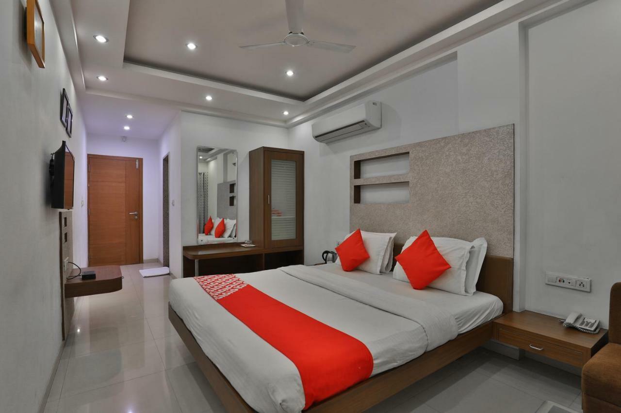 Hotel Oyo 14943 Shubh Suvidha Somnāth Esterno foto